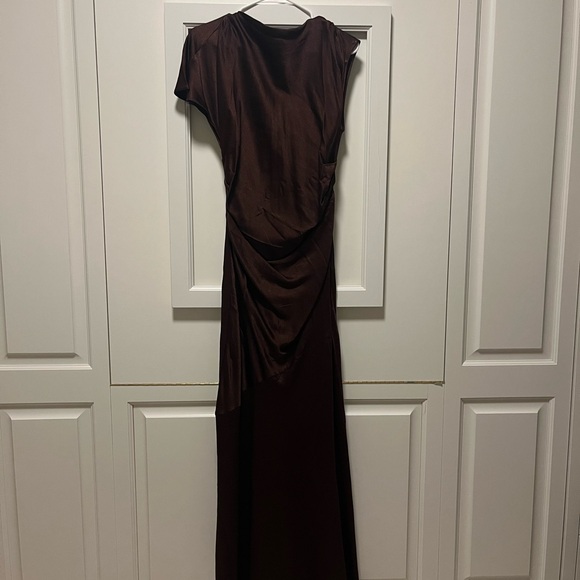 Banana Republic ASYMMETRICAL HAMMERED SATIN DRAPED MAXI DRESS - Picture 4 of 7